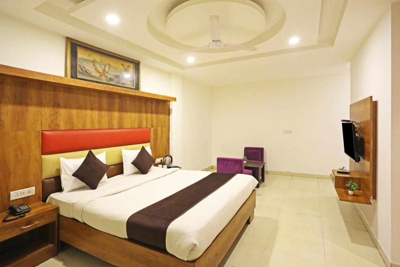 Hotel Sm Suits Near Delhi Airport-Unit By Grand Urban Luxury Нью-Дели Экстерьер фото