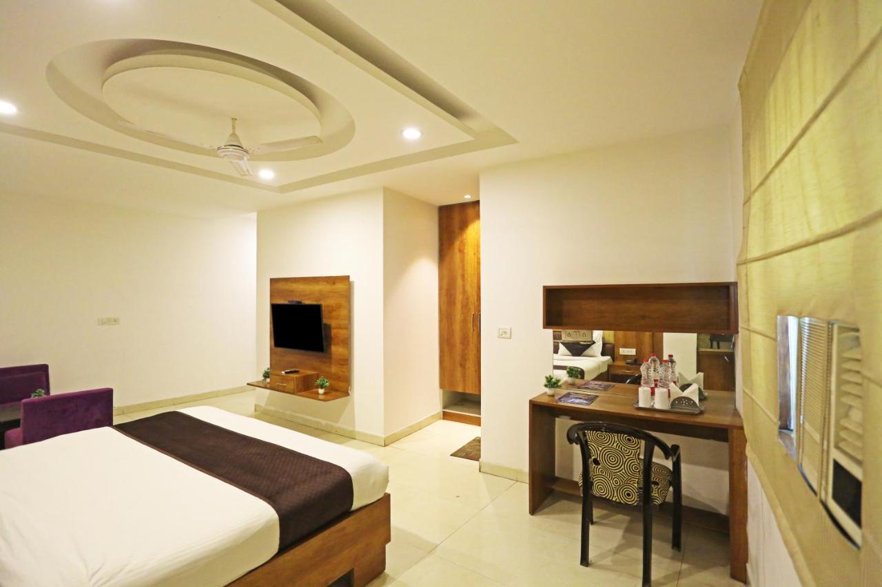 Hotel Sm Suits Near Delhi Airport-Unit By Grand Urban Luxury Нью-Дели Экстерьер фото