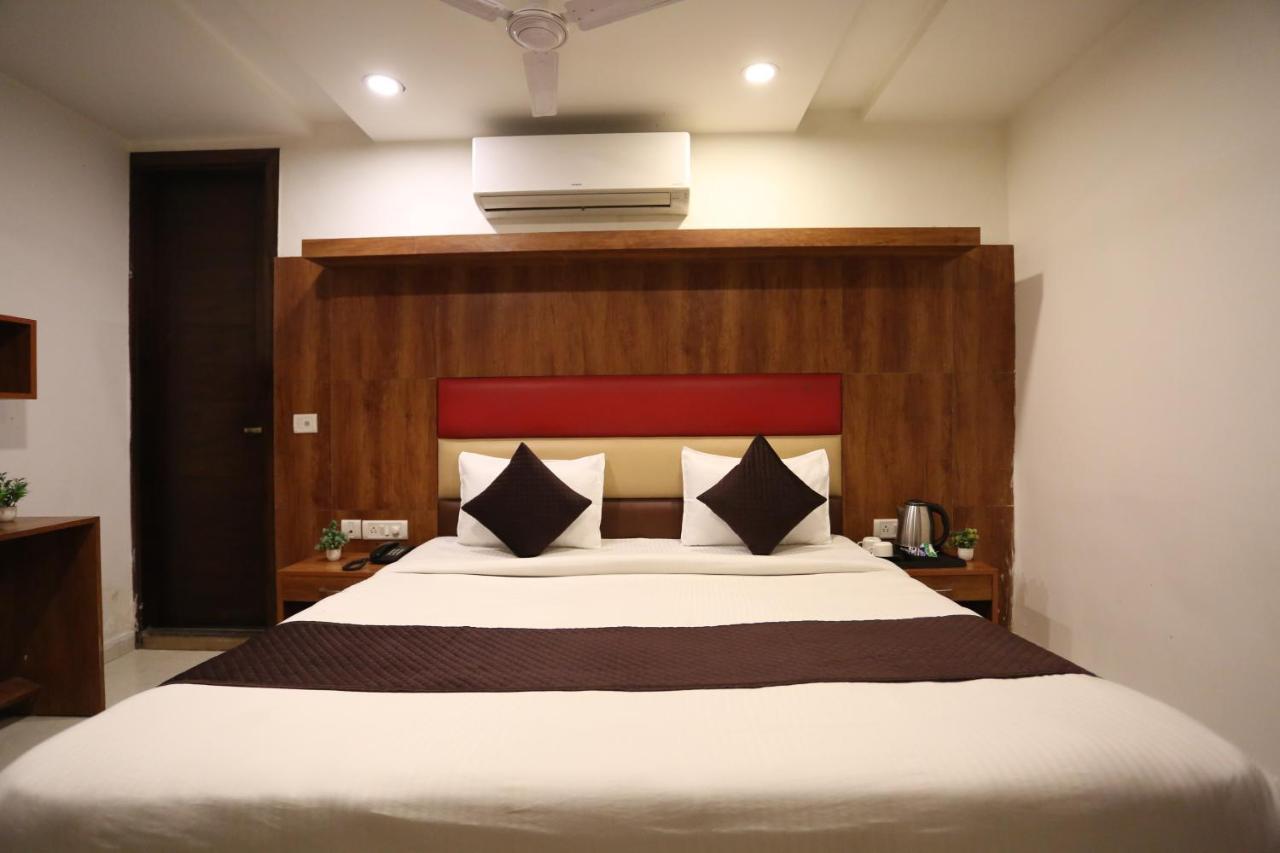 Hotel Sm Suits Near Delhi Airport-Unit By Grand Urban Luxury Нью-Дели Экстерьер фото