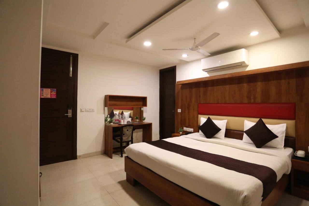 Hotel Sm Suits Near Delhi Airport-Unit By Grand Urban Luxury Нью-Дели Экстерьер фото