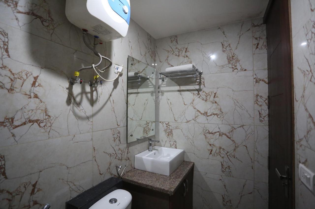 Hotel Sm Suits Near Delhi Airport-Unit By Grand Urban Luxury Нью-Дели Экстерьер фото