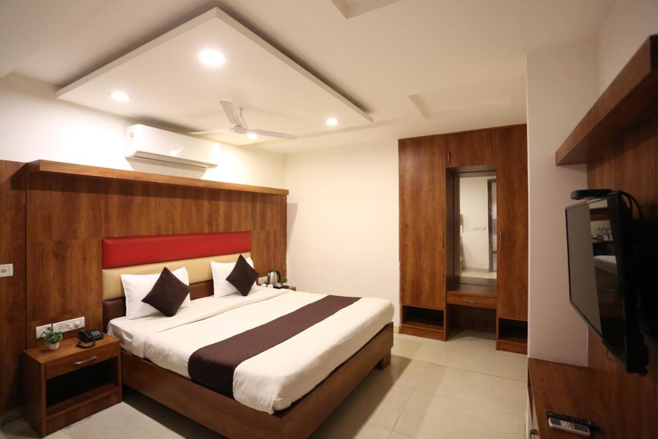 Hotel Sm Suits Near Delhi Airport-Unit By Grand Urban Luxury Нью-Дели Экстерьер фото