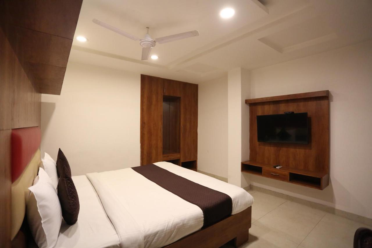 Hotel Sm Suits Near Delhi Airport-Unit By Grand Urban Luxury Нью-Дели Экстерьер фото